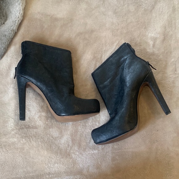 BCBG fur lined booties - Picture 1 of 3